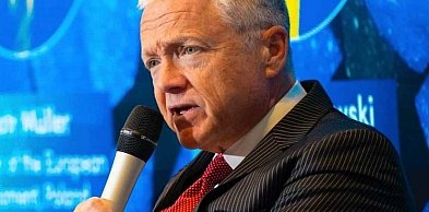 Ambasador Rose rżnie głupa, czyli o dwóch rodzajach lojalności