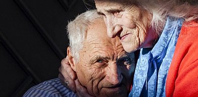 ZUS: coraz więcej stulatków pobiera świadczenie honorowe, najwięcej na Mazowszu