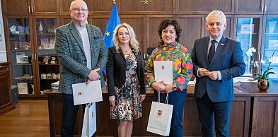 Gratulacje starosty z okazji jubileuszy pracy zawodowej