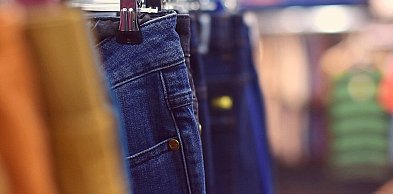 Spodnie męskie duże rozmiary – jak wybrać model, który zapewni wygodę i modny wygl