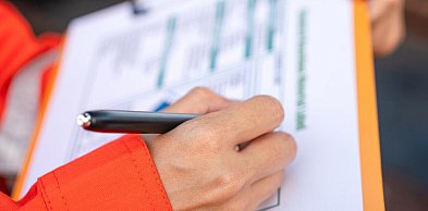 Logistyka i zarządzanie flotą w transporcie drogowym – na jakie parametry technicz