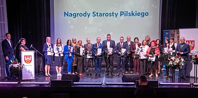 Sypnęło nagrodami! Tak było na Powiatowych Obchodach Dnia Edukacji Narodowej-43887