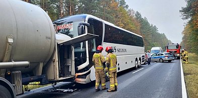 Autobus ze szkolną wycieczką wjechał w cysternę z gazem-44166