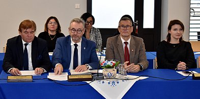 W Miasteczku Kraj. obradowali radni. Poseł Szopiński: "Grałem tu na Biesiadach"-44357