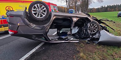 Zderzyły się trzy samochody. Jeden dachował-44510