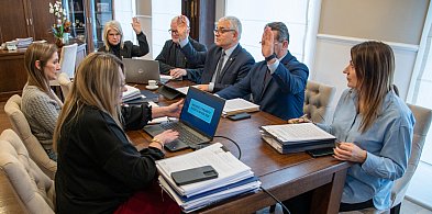 Zarząd Powiatu przyjął projekt budżetu na 2026 rok. Redukcja długu o 11 mln zł-44798