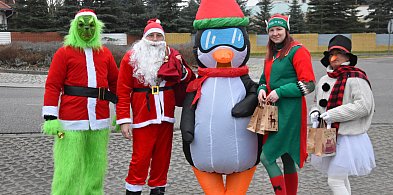 Gwiazdor z pomocnikami chodził po Podaninie-45753