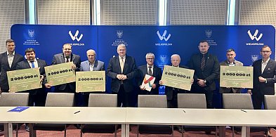 Wielkopolska stawia na pszczoły - miliony dla pszczelarzy