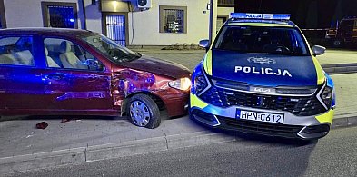 Uciekał policjantom przez 70 kilometrów. Zatrzymał się na... radiowozie