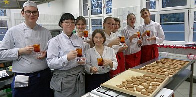 W Gastronomiku lukrowali pierniki - dzieła sztuki!-45441