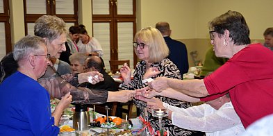 W Strzelcach podzielili się opłatkiem-45636