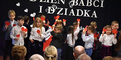 Sala pełna wzruszeń! Dzień Babci i Dziadka w Milczu