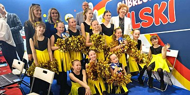 Zatańczyły cheerleaderki. Powiat na Targach Edukacji