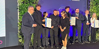 Studenci z koła naukowego nagrodzeni przez marszałka