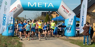 Pobiegli 10 kilometrów asfaltem i polnymi drogami