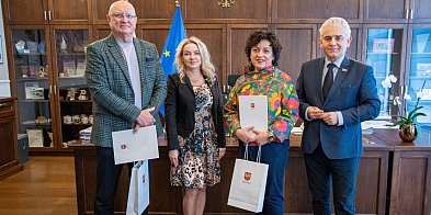 Gratulacje starosty z okazji jubileuszy pracy zawodowej