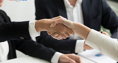 Dlaczego inwestorzy w 2026 coraz częściej sprawdzają procedury zamiast obietnic?