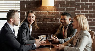 Najlepsze lokale na kolacje biznesowe w Warszawie co oferują i czym się wyróżniają