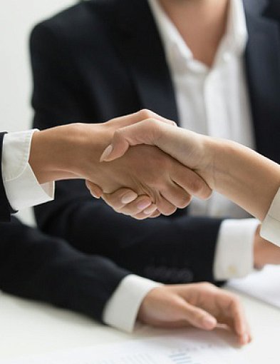 Dlaczego inwestorzy w 2026 coraz częściej sprawdzają procedury zamiast obietnic?