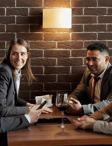 Najlepsze lokale na kolacje biznesowe w Warszawie co oferują i czym się wyróżniają