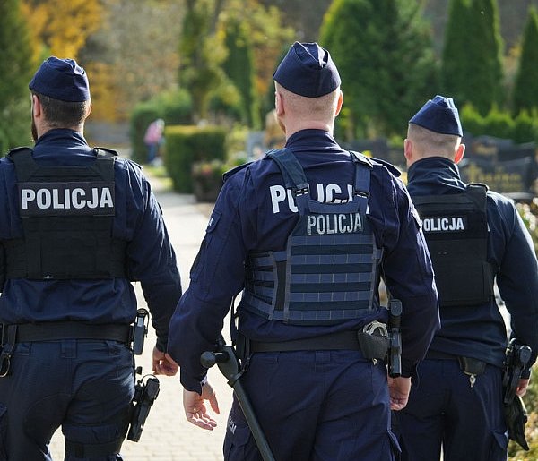 Pomagają i chronią. Maile z podziękowaniami dla policjantów-44531