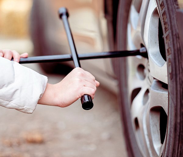 Z pozoru drobiazg, a może skończyć się tragedią. Urząd ostrzega kierowców-44628