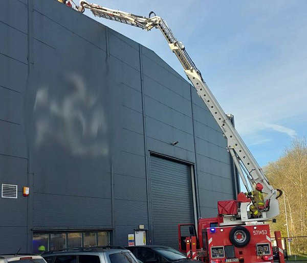 Zasłabł podczas prac na dachu-44621