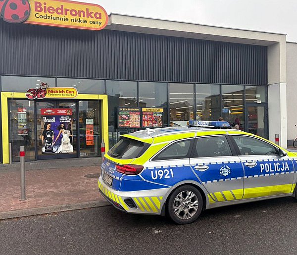 Usłyszał nowinę, więc musiał się napić już w sklepie-44681