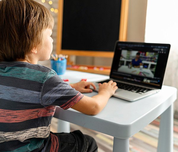 Popularni influencerzy mogą mieć kłopoty. Treści dla dzieci budzą kontrowersje-44717