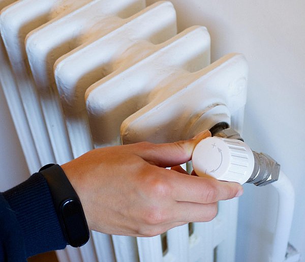 Kaloryfer zakręcony? I tak zapłacisz. Nowe prawo uderzy w lokatorów-44899
