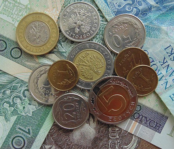 Nowe regulacje dla dorabiających. Od grudnia zmieniają się limity-45028