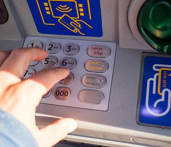Duże zmiany w wypłacaniu gotówki. Bankomaty odchodzą do przeszłości-45273
