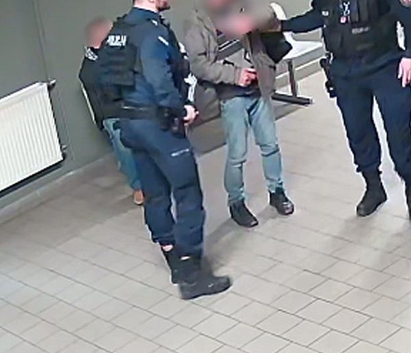 Skradł telefon, a potem alkohol-45354