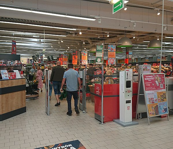 Pracownicy popularnej sieci mają dość. W południe zatrzymają pracę-45450