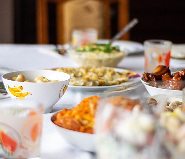 Polacy znów sięgną głębiej do kieszeni. Tyle wydają na świąteczne jedzenie-45584