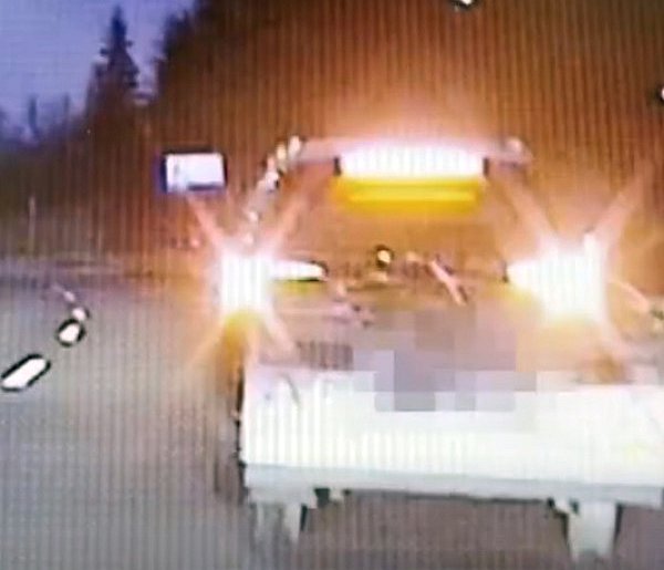 Ciągnął „tańczącą” przyczepę [zobaczcie film]-45621