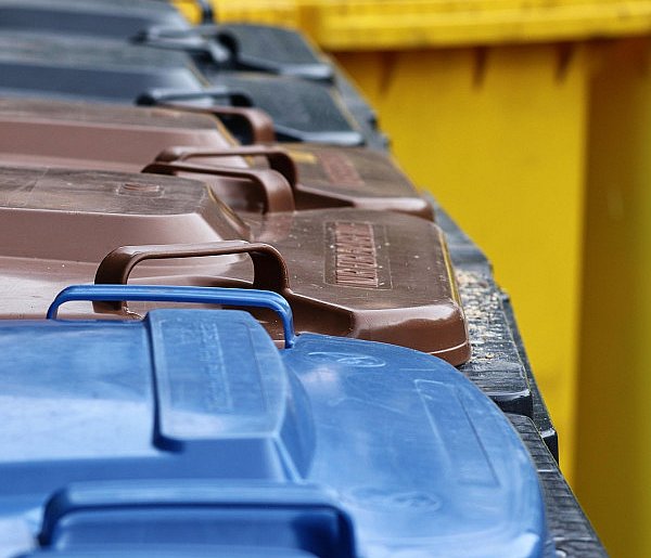 Fioletowe worki na odpady. Oto, co powinno tam trafiać-46209