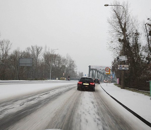 Poważne zagrożenie na drogach. Kierowcy często o tym zapominają-46353