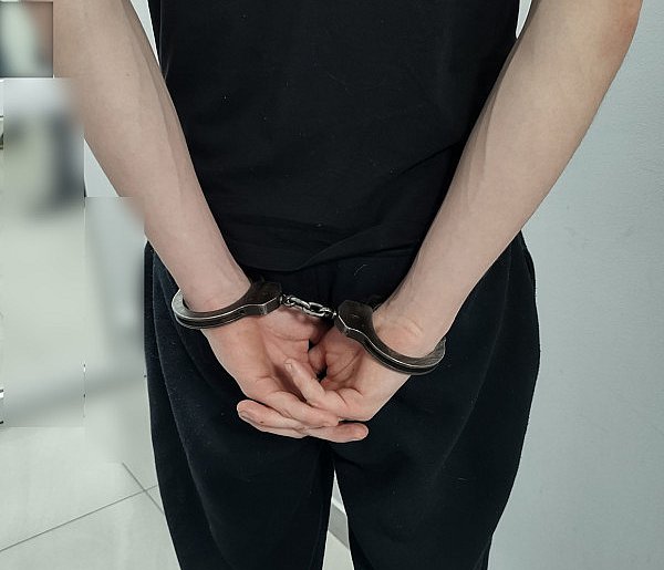 18-latek nie zatrzymał się do kontroli drogowej. Bo się bał... [Film]-46387