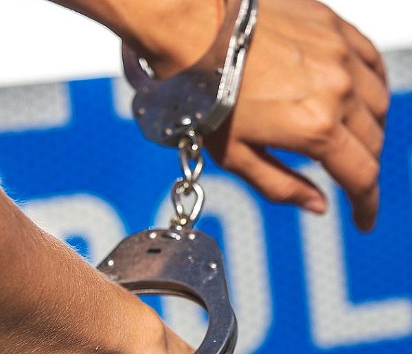 Najpierw uciekał samochodem, a potem pieszo