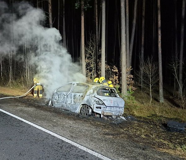 Spłonął samochód. Został wrak