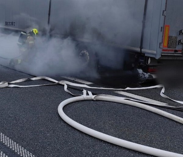 Pożar ciężarówki na DK10 w Tomaszewie