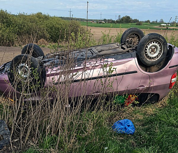 Po pijanemu ukradł samochód, a potem dachował