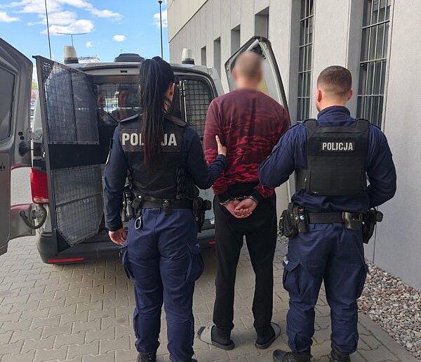 Osiedlowy agresor aresztowany. Strzelał z balkonu z pistoletu gazowego