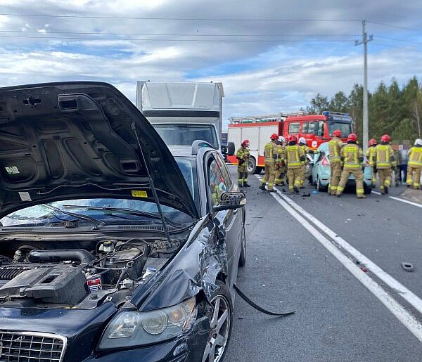 Kolizja trzech aut na DK11