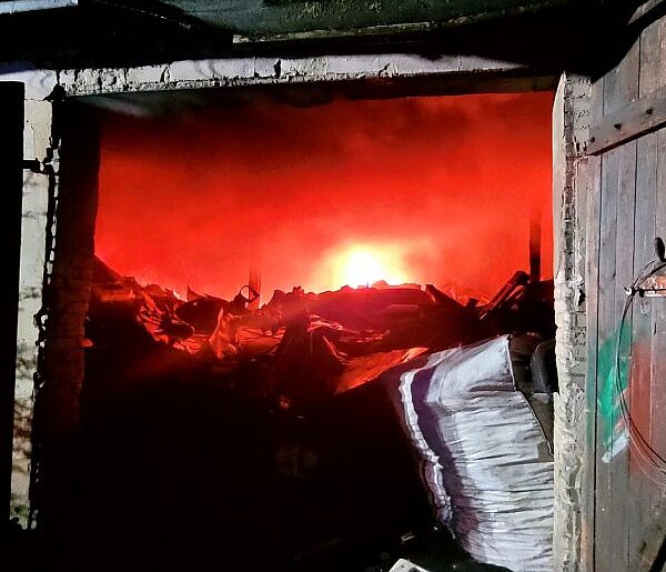 Duży pożar hali w Tucznie