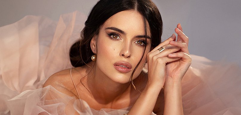 Srebrne bransoletki z charmsami: Stwórz własną, niepowtarzalną historię