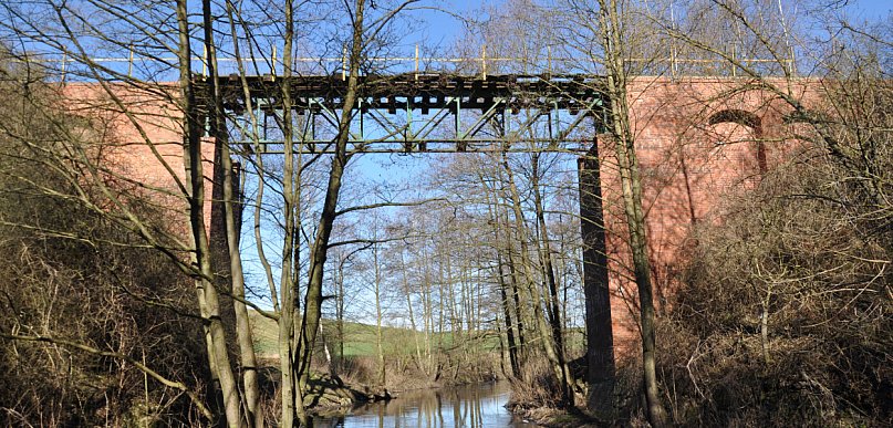 Podróż do czerwonego mostu