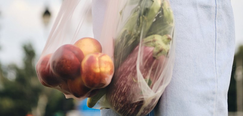 Reklamówki zrywki – poznaj powody powody, dla których usprawniają codzienną pracę