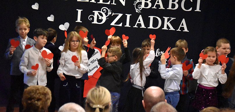 Sala pełna wzruszeń! Dzień Babci i Dziadka w Milczu